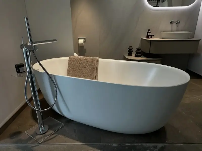 Premium-Bad mit freistehender Badewanne