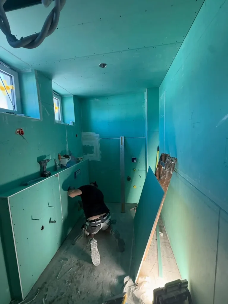 Saubere Ausführung und strukturierter Innenausbau für hochwertige und moderne Badbereiche.